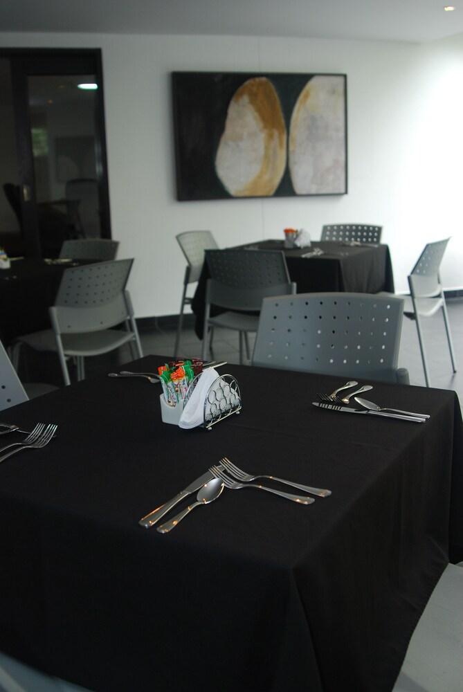 Cyan Suites Poblado By Mde Bnb Medellín Exteriör bild